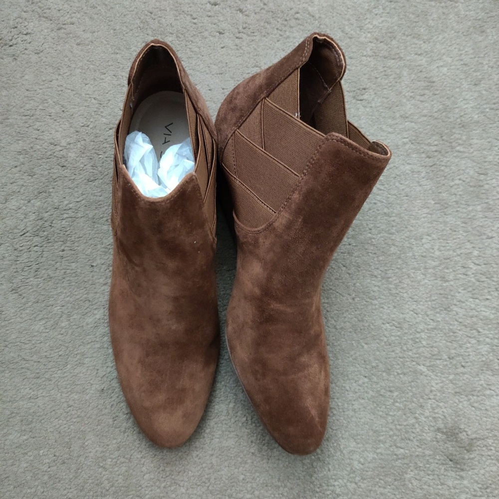 Via Spiga suede ankle bootie size 9